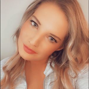 Meet your Posher, Leah